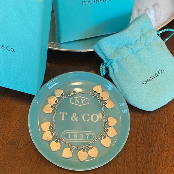 ISO earrings- I have the bracelet & Necklace wanting Earrings - Picture 3 of 8